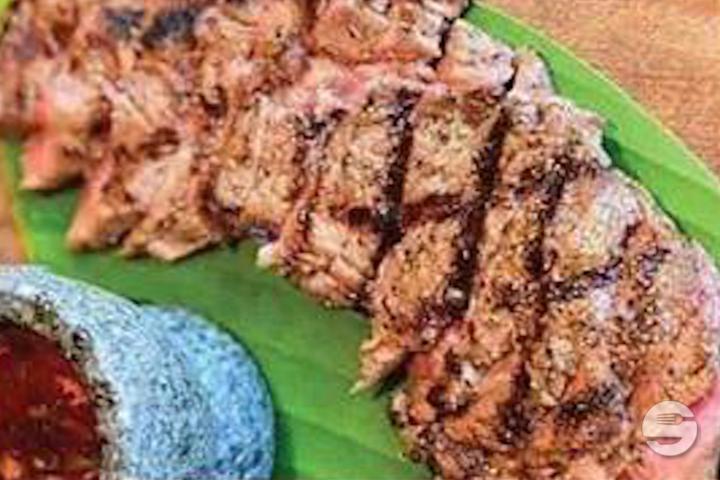 Gegrilltes Rindfleisch mit Thai-Sauce - Tamnam Siam