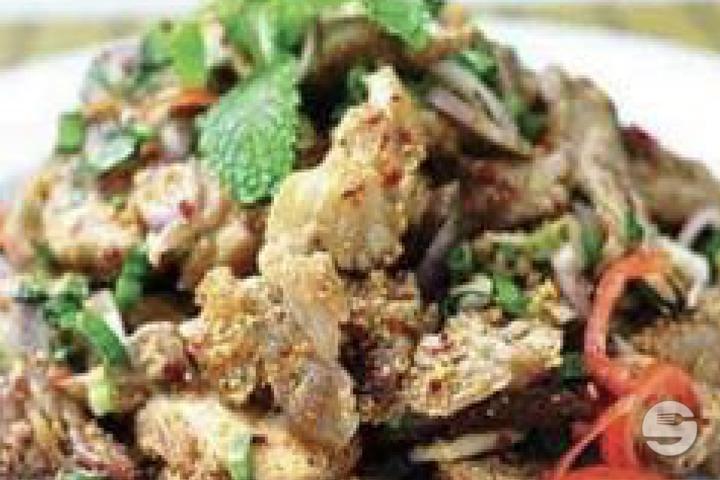Nam Tok Fleischsalat mit Beilage nach Wähl - Tamnam Siam