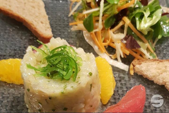 Shrimps with Citrus and Wakamé Tartar - Le Relais de Chambésy