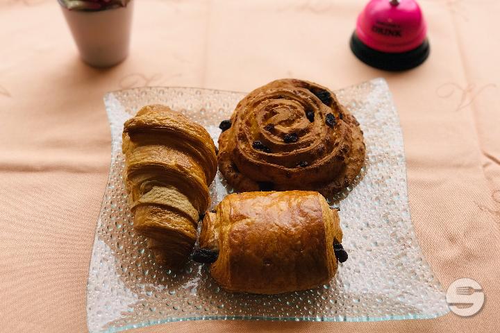 Pain au Chocolat - Lovely Coffee