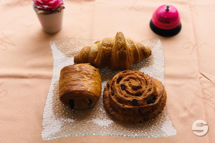 Pain aux Raisins - Lovely Coffee