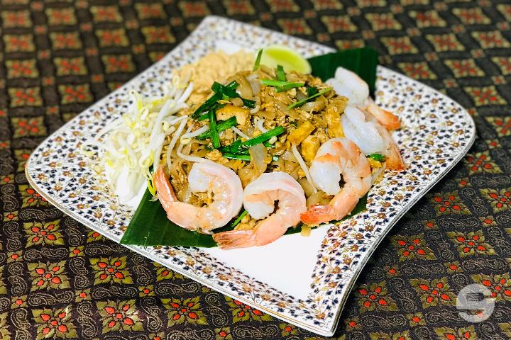 63. Fried Noodles Phad Thai - Lanna Thaï