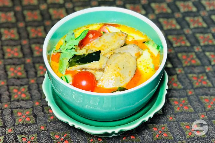 34. Red Curry Duck with Coconut Milk - Lanna Thaï