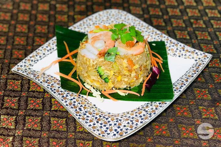 68. Fried Rice with Basil - Lanna Thaï