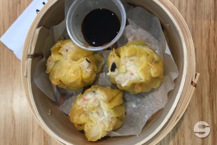 Steamed shrimps/chicken raviolis - Akiko Bao Burger