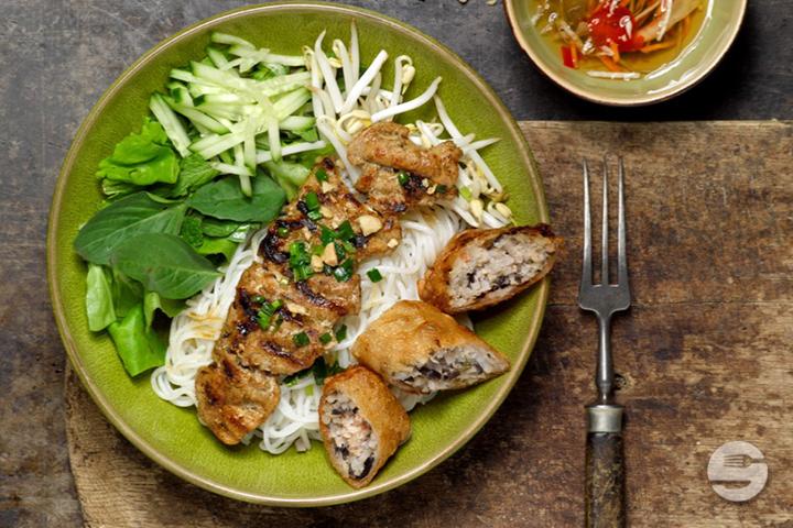 Rice Noodles with Spring Rolls and Grilled Pork - Asiaway