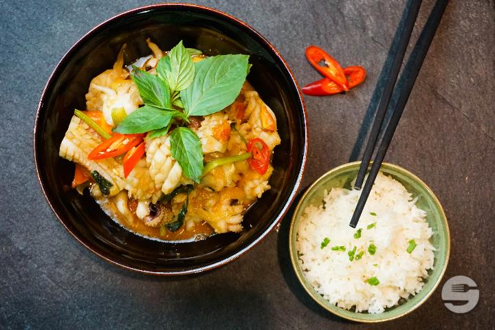 73. Fried Squid with Pineapple and Tomatoes - Asiaway