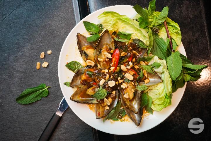 77. Green Shell Mussels with Basil and Tamarind Sauce - Asiaway