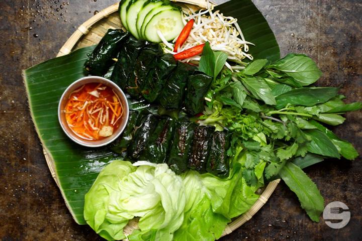 81. Grilled Beef wrapped in Betel Leaves - Asiaway