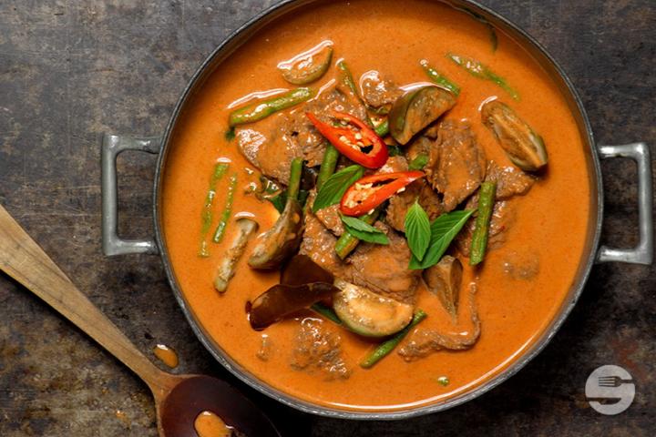 91. Red Curry mit Beilage nach Wahl (pikant) - Asiaway