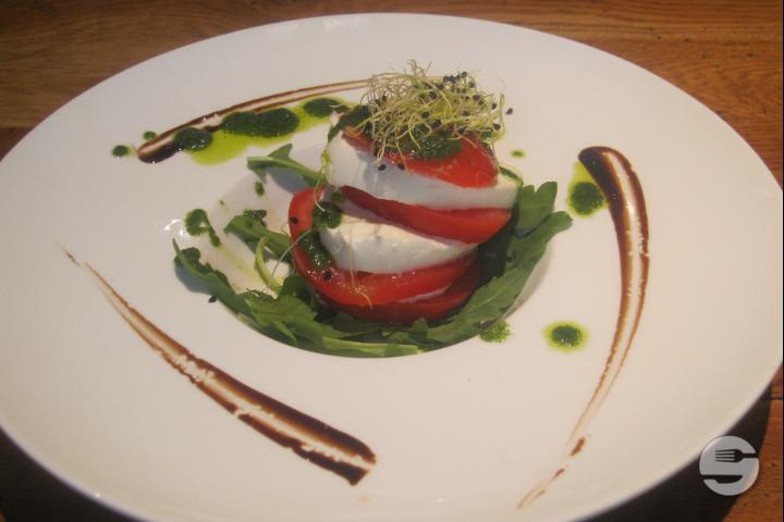 Salade tomate et mozzarella di bufala - Restaurant La Forêt