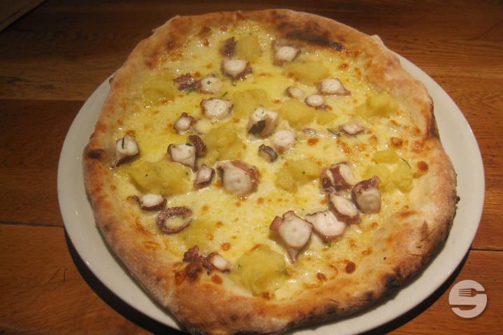 Pizza blanche Polipo - Restaurant La Forêt