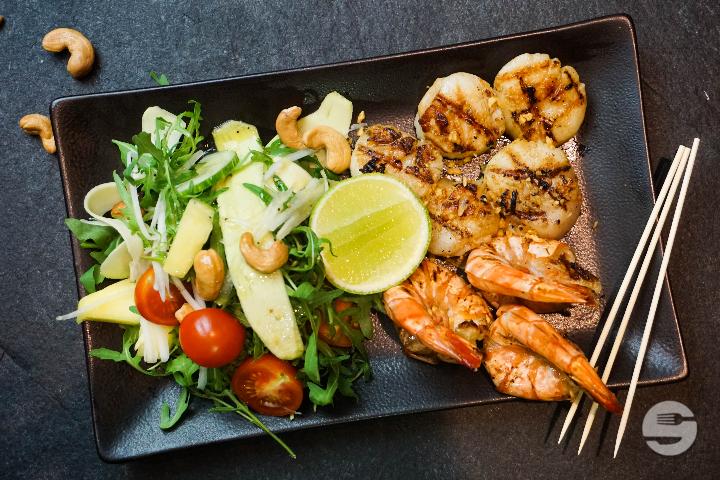 Grilled Scallops with Prawns and Salad - Asiaway