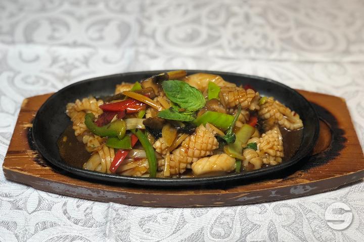 F08 Sautéed Squid on Slate - Le Fleuve d'Or