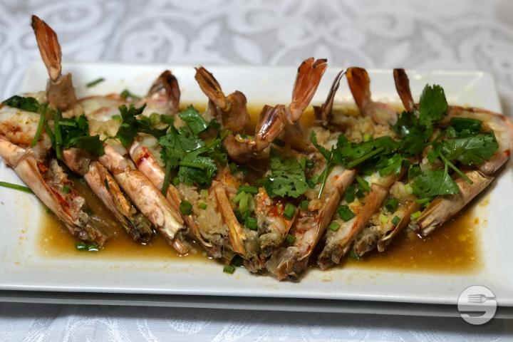 C09 Steamed Prawns with Garlic - Le Fleuve d'Or
