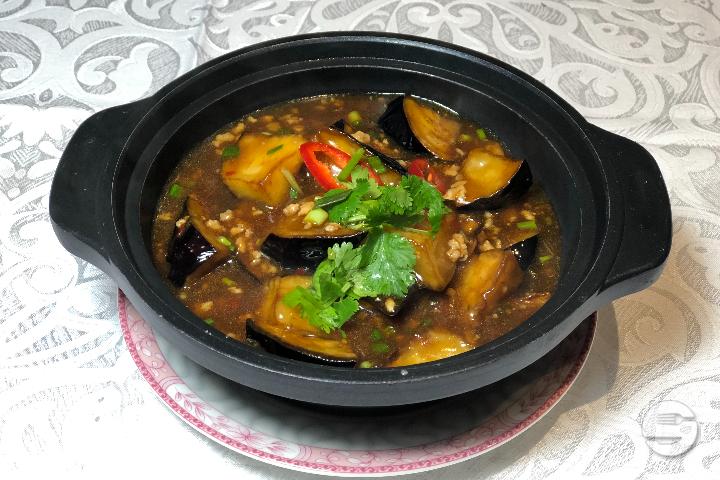 S10 Braised Eggplant with Sichuan Spices and Ground Pork - Le Fleuve d'Or