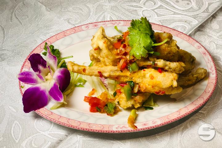 S04 Frogs Legs with Salt and Pepper - Le Fleuve d'Or