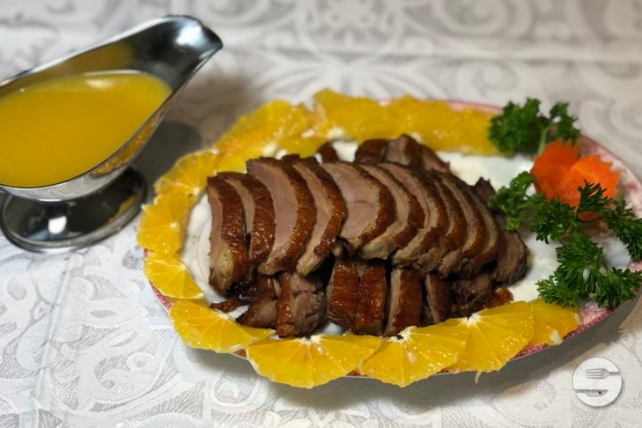 D02 Duck Flambé with Orange - Le Fleuve d'Or