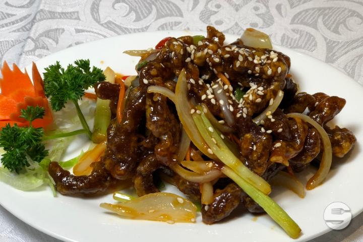 B11 Crispy Caramelized Beef with Spices - Le Fleuve d'Or
