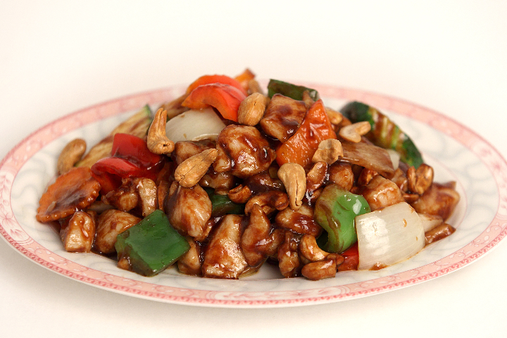 P03 Chicken with Cashew Nuts - Le Fleuve d'Or