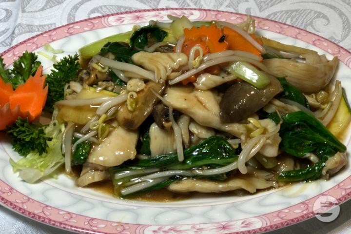 P05 Chicken with Vegetables - Le Fleuve d'Or