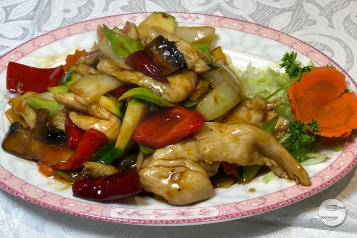 P06 Sichuan Chicken - Le Fleuve d'Or