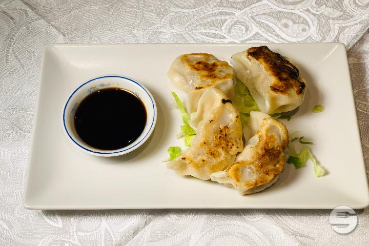 25. Grilled Dumpling - Le Fleuve d'Or