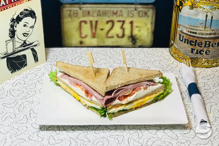 Club Sandwich Jambon - Happy Days Diner
