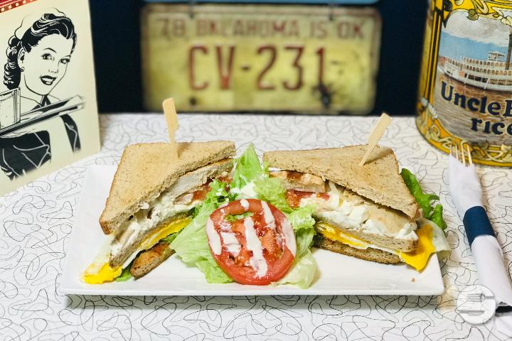 Club Sandwich Poulet - Happy Days Diner