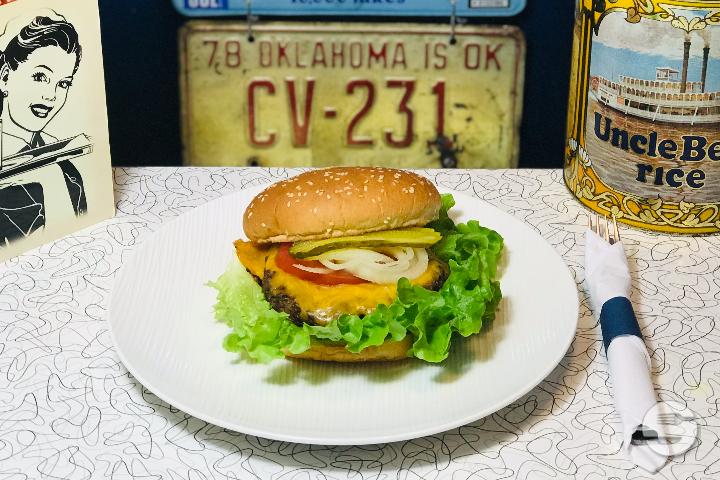 Cheeseburger - Happy Days Diner