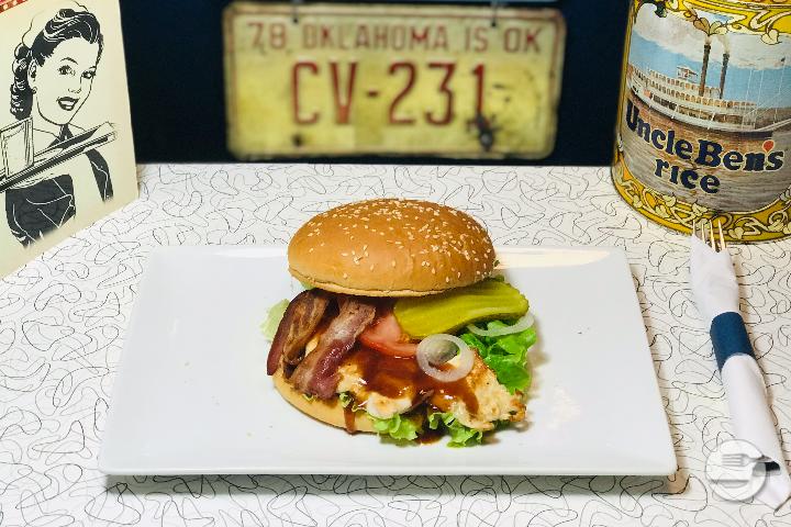 Bacon Chickenburger - Happy Days Diner