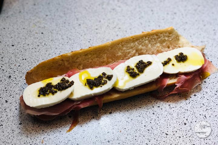 Mozzarella di Bufala à la truffe - Les Sandwiches Du Boulevard