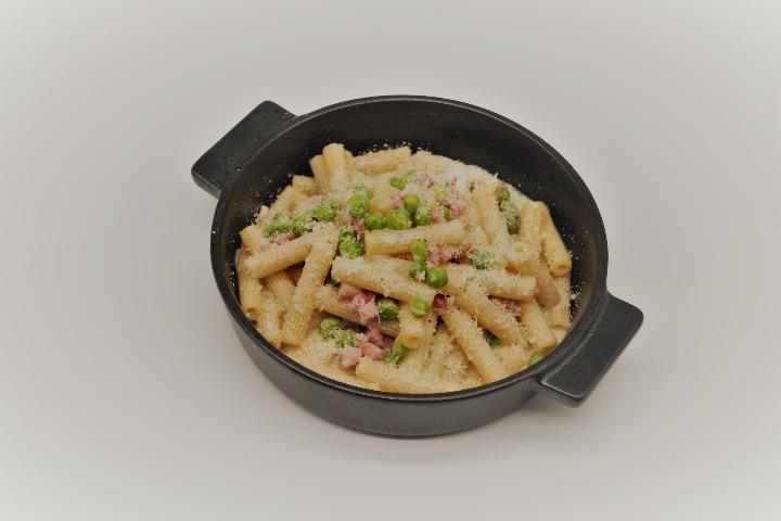 Rigatoni, petits pois et lardon "pancetta" - SEPPIA Bistro
