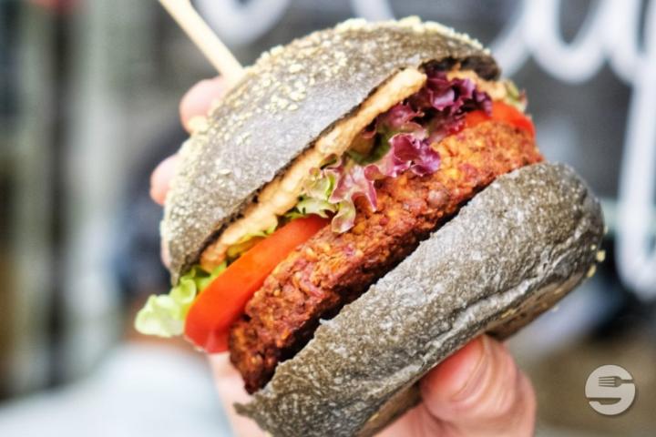 Burger- Sweet Patato Hasselback and Coleslaw - Alive