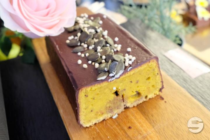 Pumpkin Cake - Alive