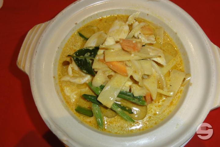 Chicken with Yellow Curry - Asia Restaurant