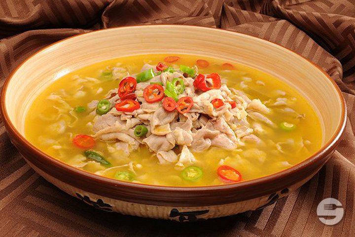 107. Sour soup Beef with needle mushroom - Pekin Palace