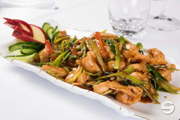 807. Sautéed Beef with Basilic - Pekin Palace