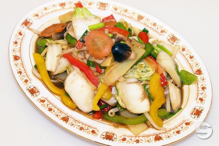 808. Sautéed Beef with Vegetables - Pekin Palace