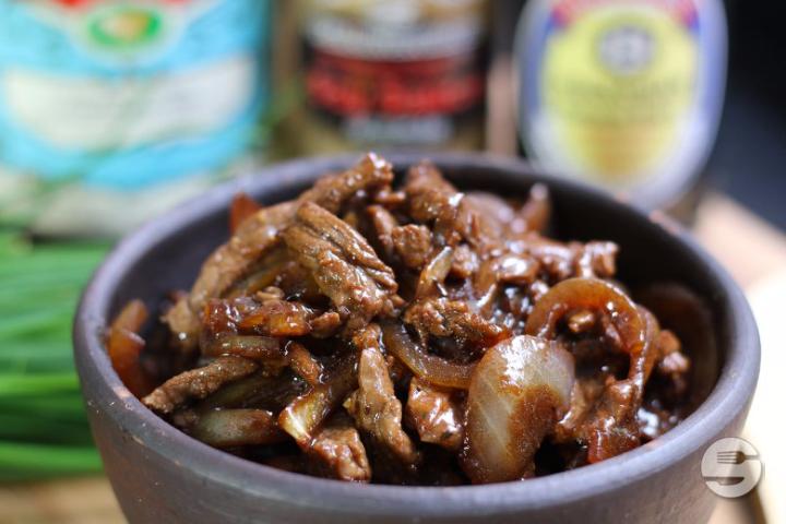 806. Sautéed Beef with Onions - Pekin Palace