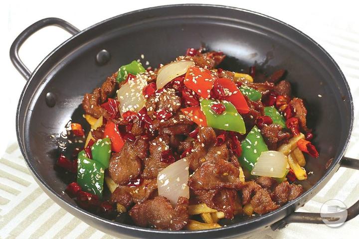 810. Griddle cooked beef with chili and peper - Pekin Palace