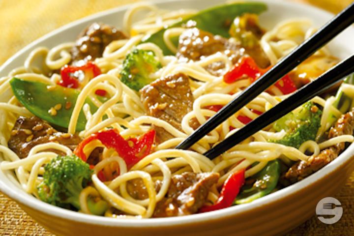 1207. Fried Noodles with Chili Sauced beef - Pekin Palace