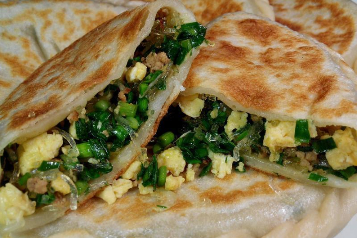 301. Chinese garlic chive calzone ( 3 pcs ) - Pekin Palace