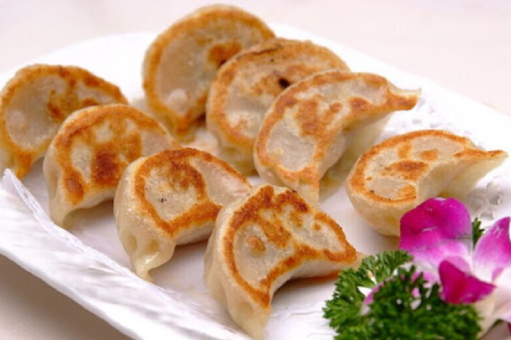 308. Fried dumplings with porc - Pekin Palace