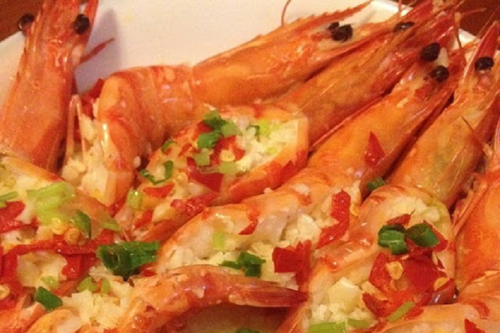1002. Steamed prawn with garlic - Pekin Palace