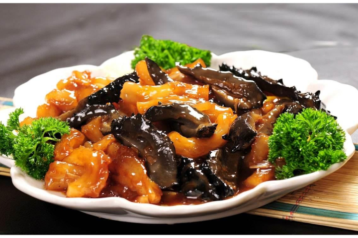 1013. Braised sea cucumber in brown soy sauce - Pekin Palace