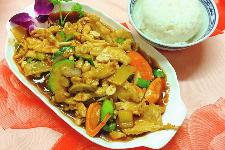 Gong-Bao Style Chicken - Tennis Club Confignon