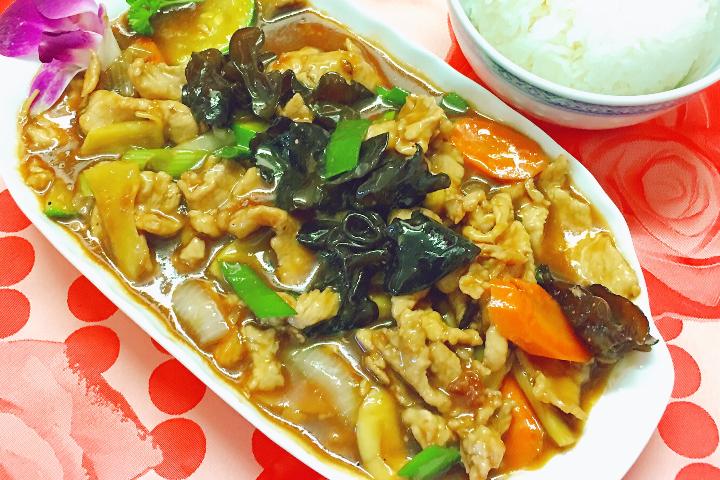 Pork with Bambou Sprout and Mushrooms - Tennis Club Confignon