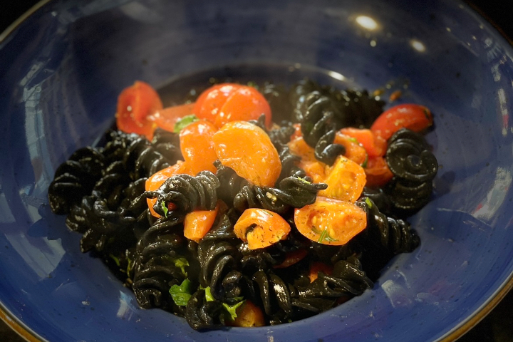 Fusilloni au Charbon Végétale au chair de saucisse - Fabbrica Pasta