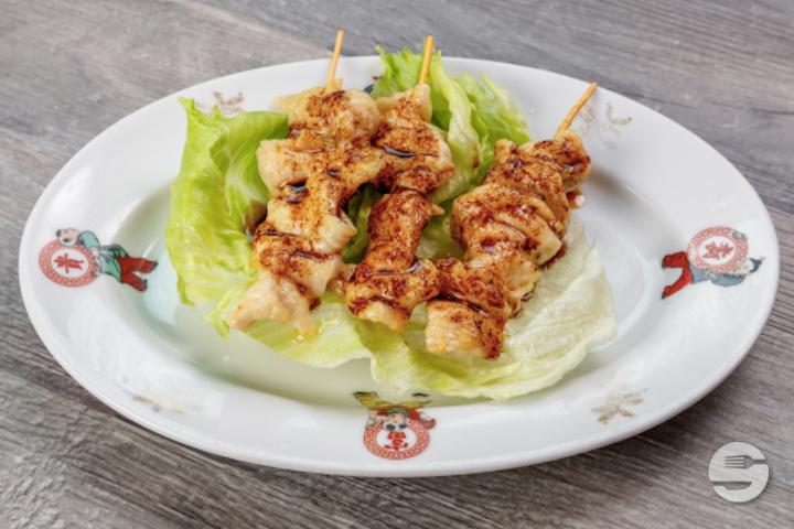 16. Brochette de poulet à la sauce Saté - Chez Kuk
